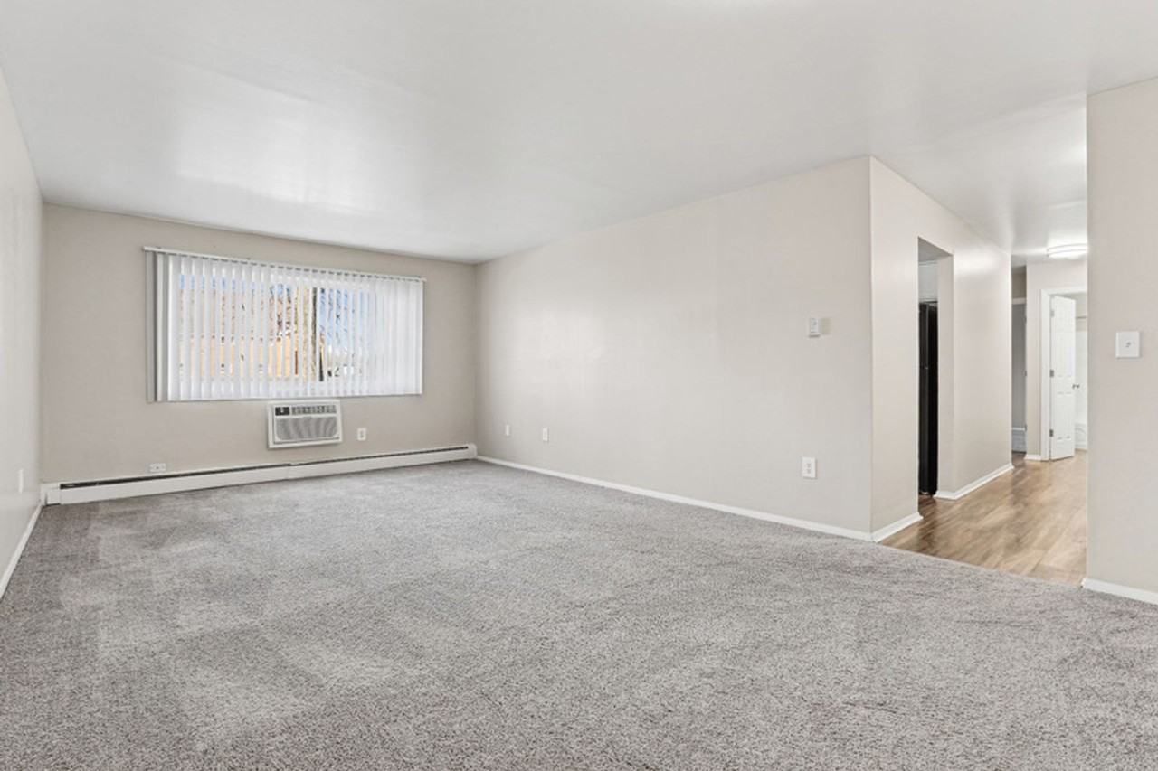 Country Chalet Apartments - Photo 4 of 41