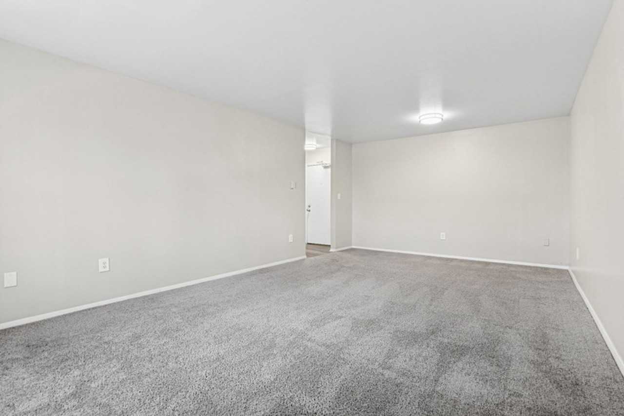 Country Chalet Apartments - Photo 5 of 41