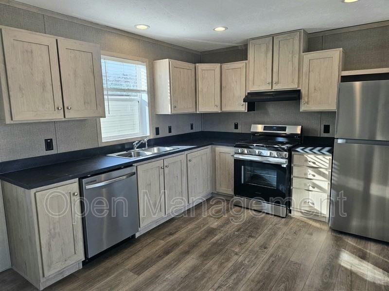 725 S 12th St #LOT9 - Photo 3 of 10