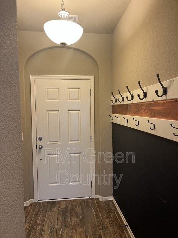 10368 S Nathan St - Photo 2 of 29