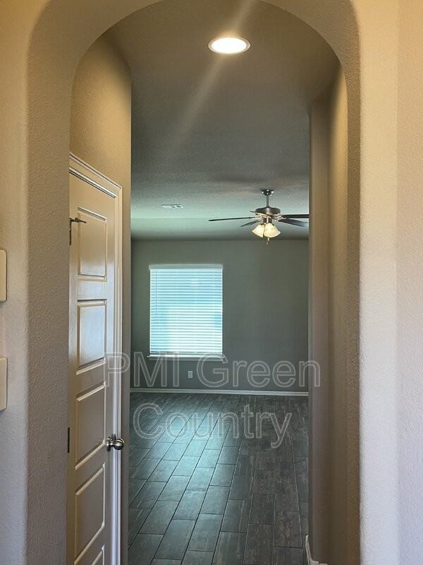 10368 S Nathan St - Photo 3 of 29