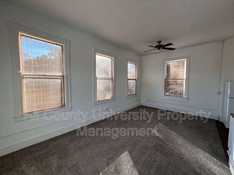 112 Ne Cholokka Blvd #A - Photo 5 of 7