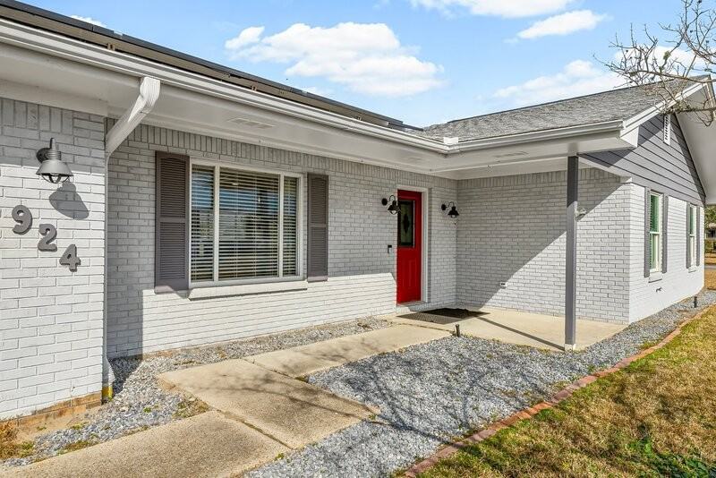 924 Agnes Scott Cir - Photo 2 of 37