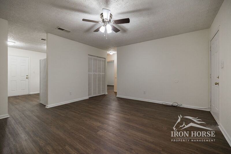 325 Lexington Hts #325 - Photo 3 of 13