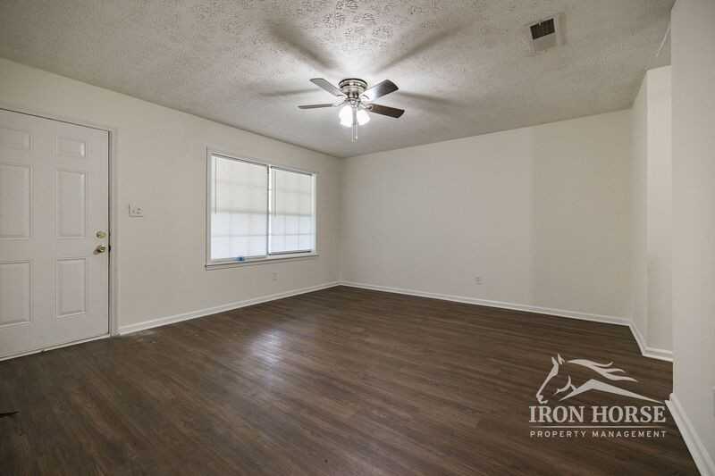 325 Lexington Hts #325 - Photo 2 of 13