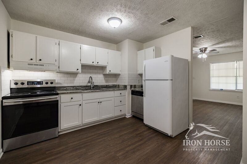 325 Lexington Hts #325 - Photo 5 of 13