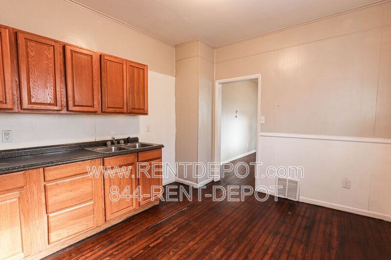 1501 Henning Ave - Photo 3 of 10