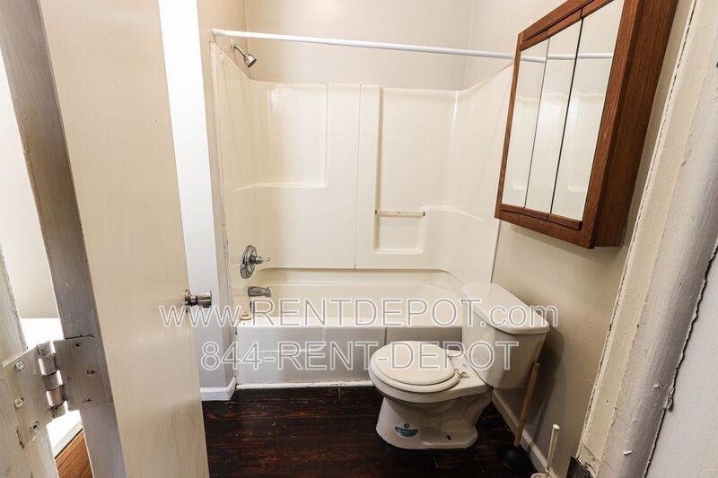 1501 Henning Ave - Photo 4 of 10