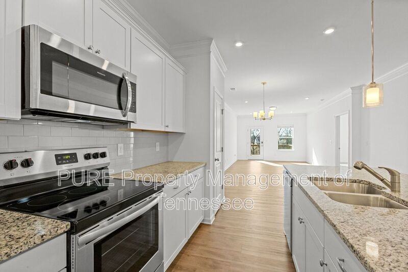 932 Millstream Dr - Photo 3 of 33