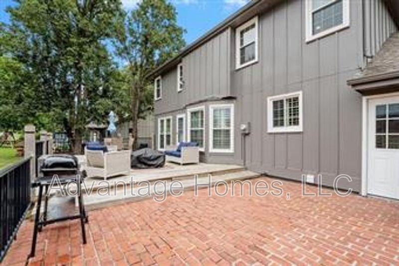 11616 W 99th Ter - Photo 2 of 30