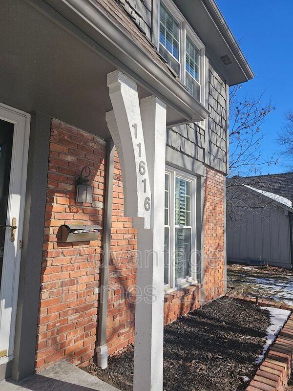 11616 W 99th Ter - Photo 3 of 30