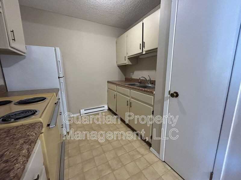 912 N Walnut St #4 - Photo 6 of 16