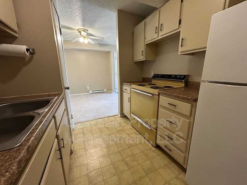 912 N Walnut St #4 - Photo 7 of 16