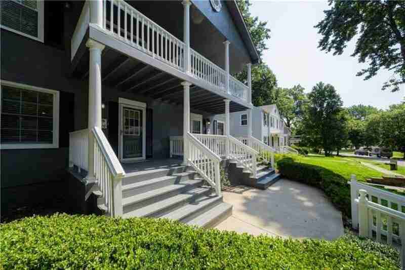 418 E 63rd Ter - Photo 2 of 29