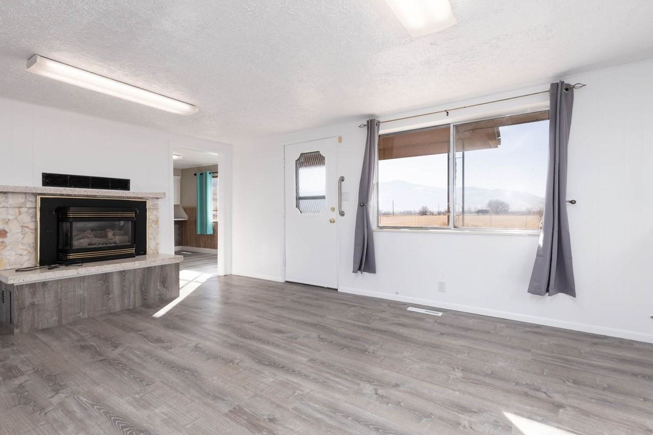 165 E 100 S - Photo 3 of 32