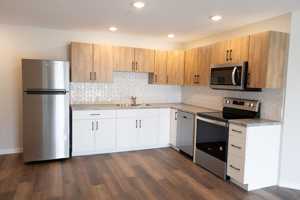 featured image of 1020 Lakeland Dr Ne