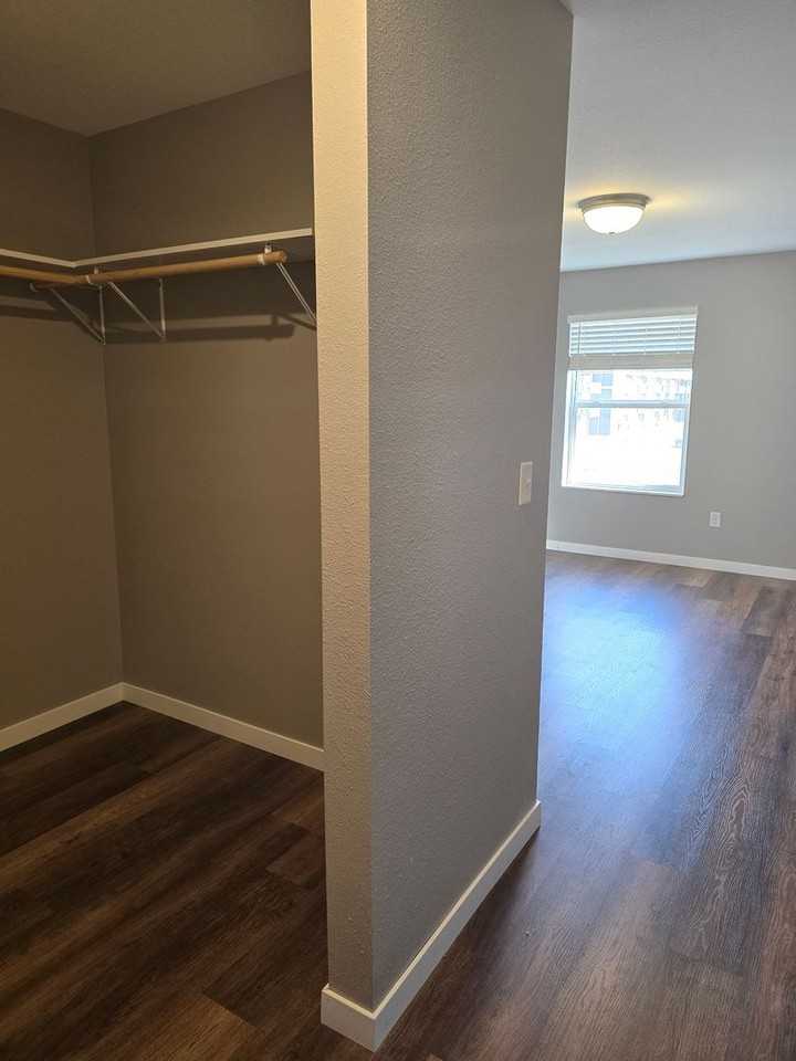 Edgeview Apartments - Photo 4 of 10