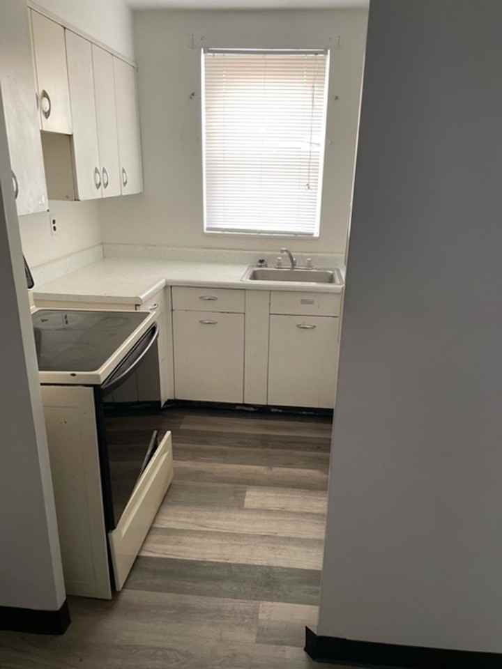 828 SW Illinois Ave - Photo 2 of 7