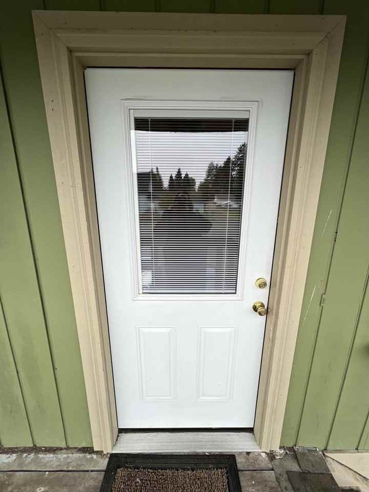 W202-6 - Photo 2 of 17