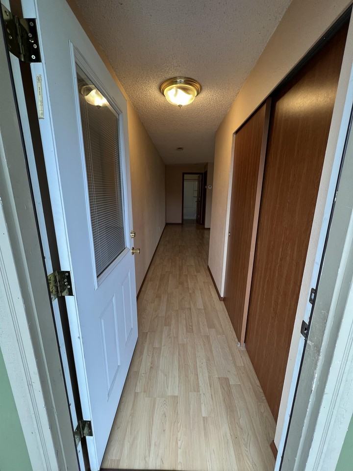 W202-6 - Photo 3 of 17