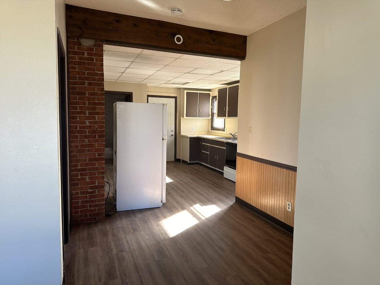 501 N Main - Photo 2 of 7