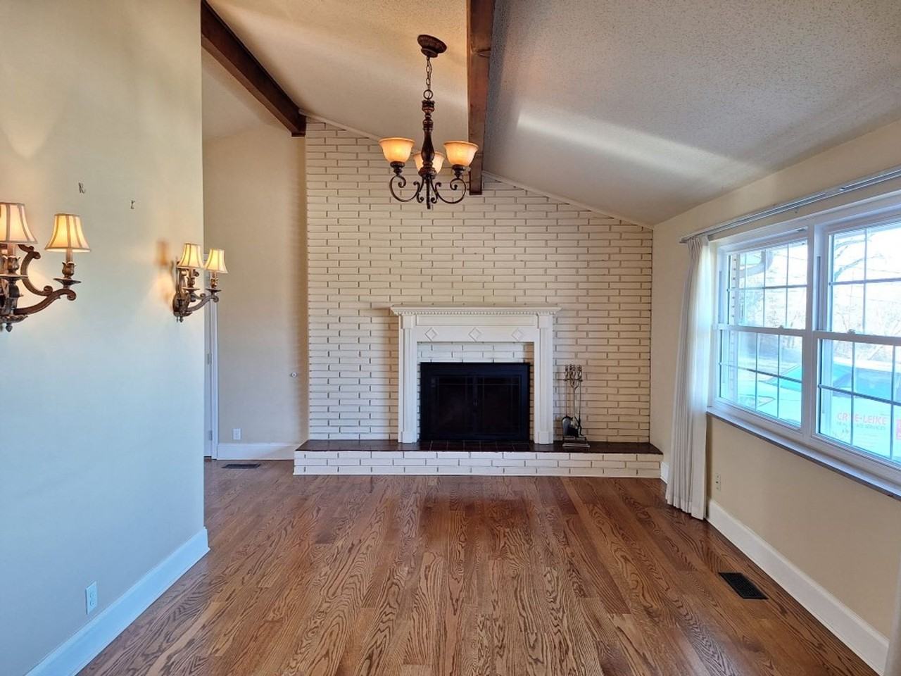 8714 Kingsridge Dr - Photo 4 of 50