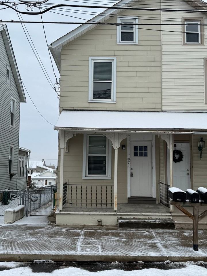 107 W 2nd St - Photo 2 of 28