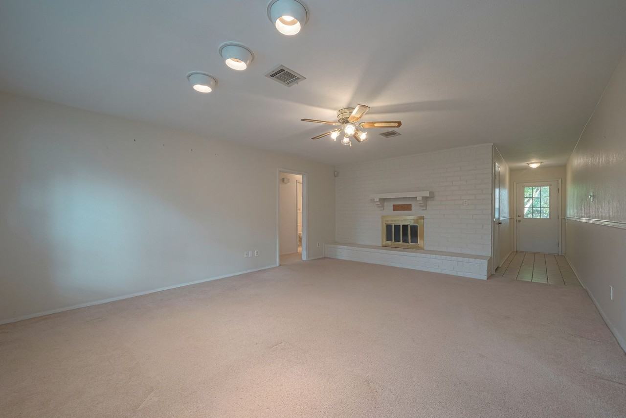 22822 Elsinore Dr - Photo 6 of 30