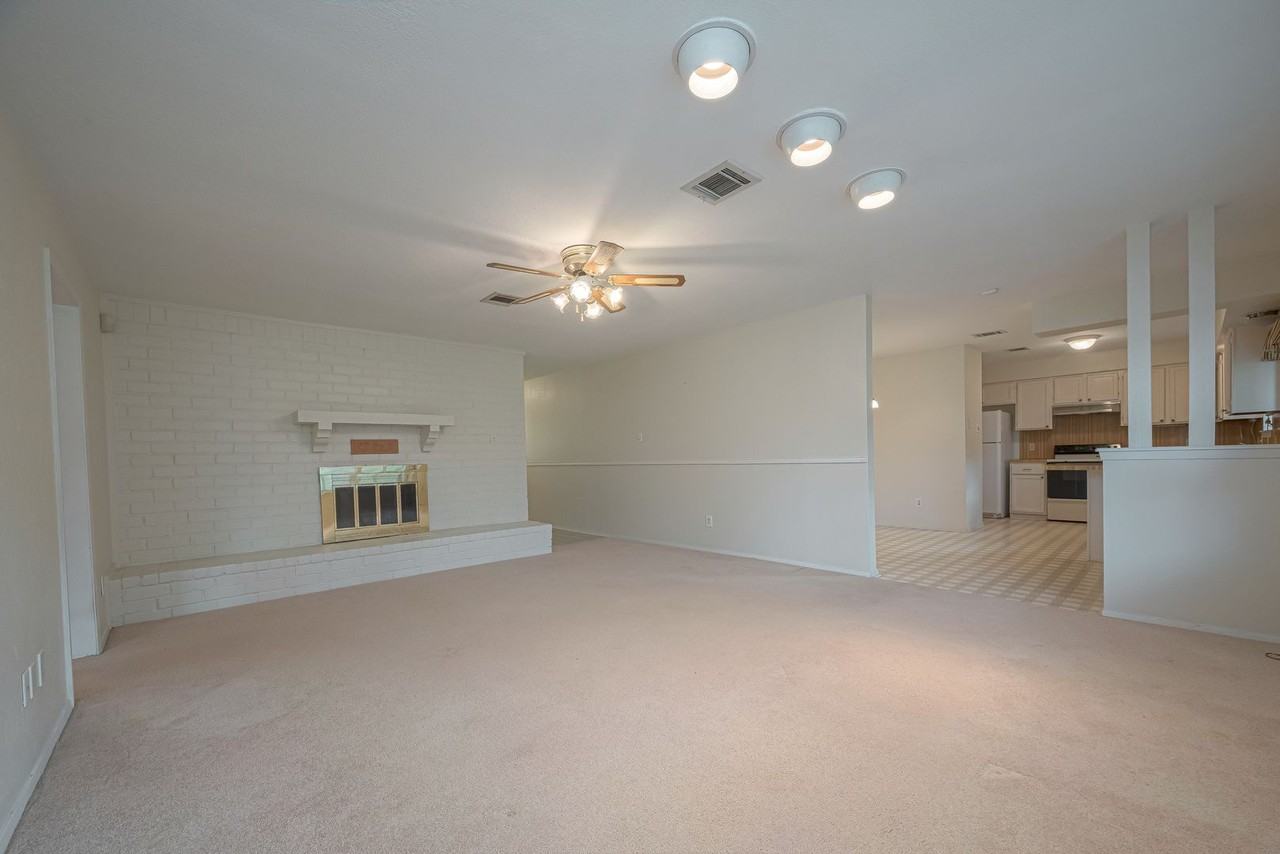 22822 Elsinore Dr - Photo 7 of 30