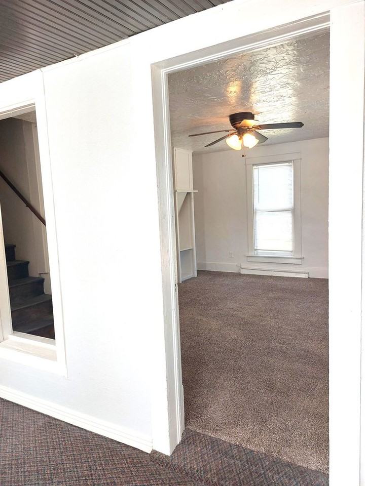 816 20th St - Photo 4 of 26