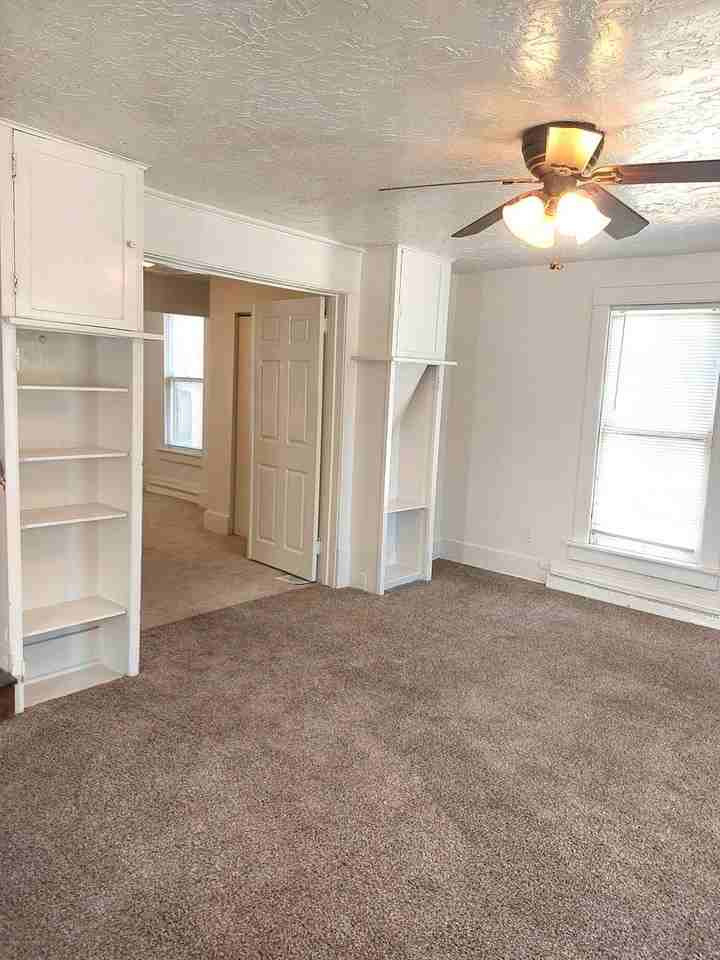 816 20th St - Photo 5 of 26