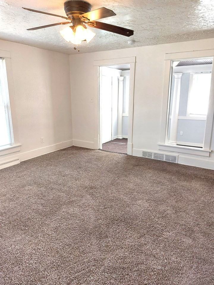 816 20th St - Photo 7 of 26