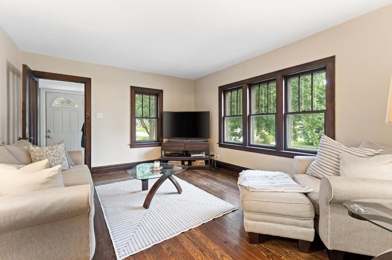 308 Erie St - Photo 3 of 33