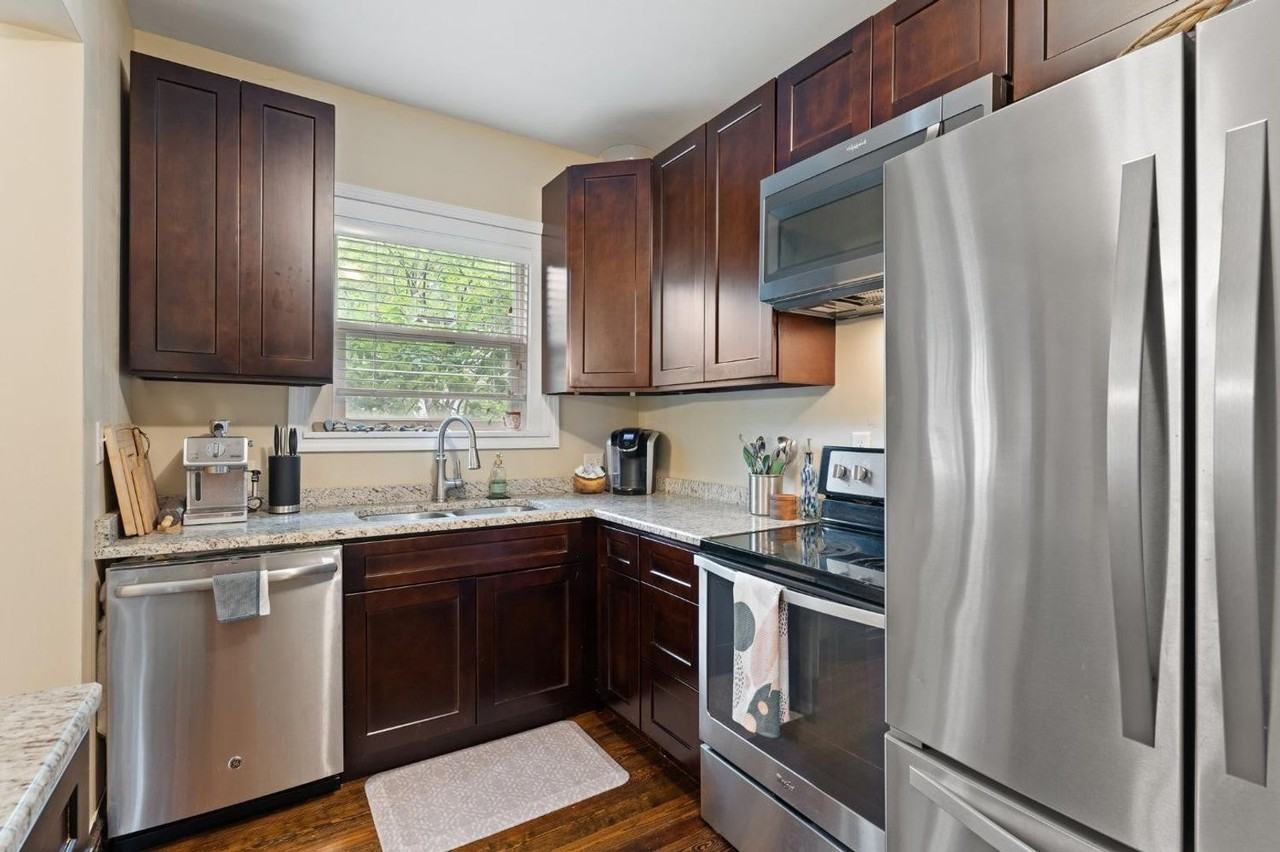 308 Erie St - Photo 5 of 33