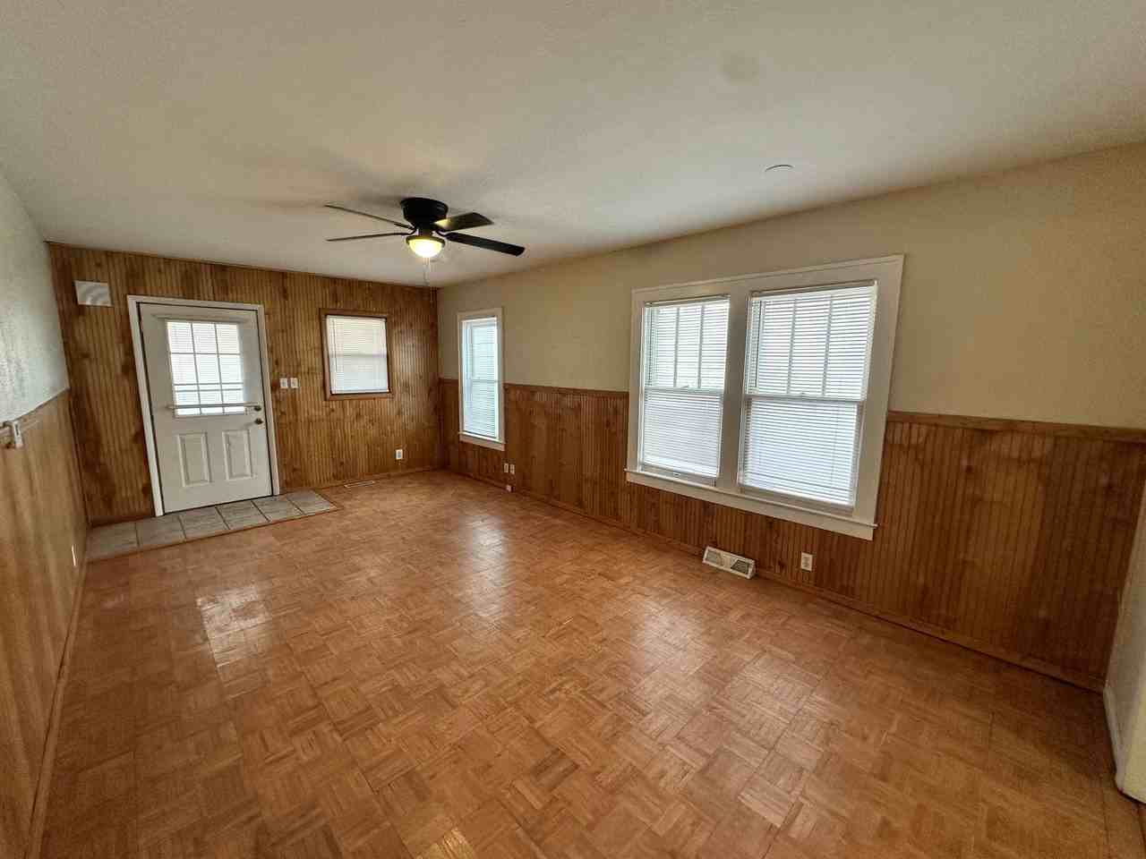 4613 Ne 46th St - Photo 2 of 12