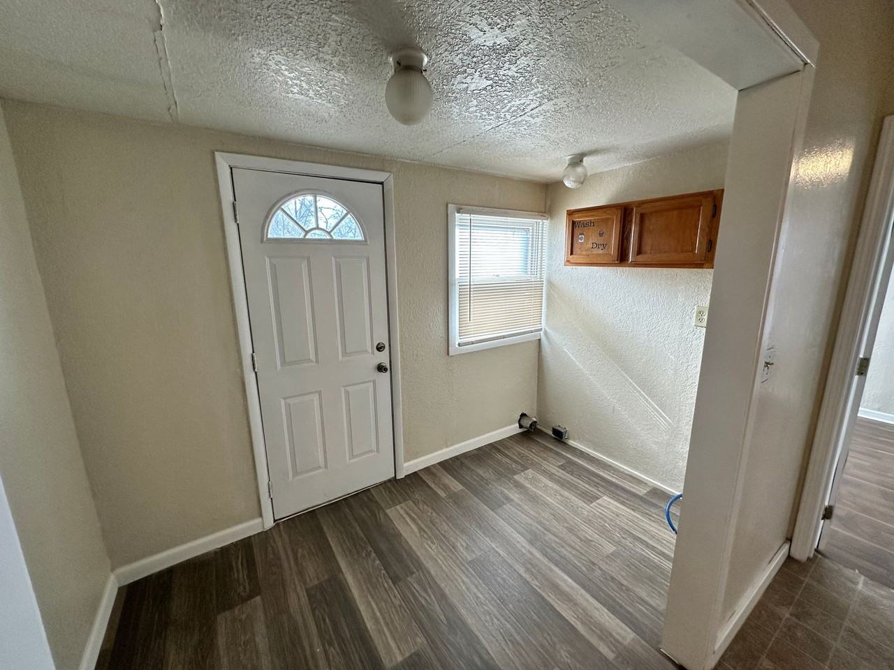 4613 Ne 46th St - Photo 5 of 12