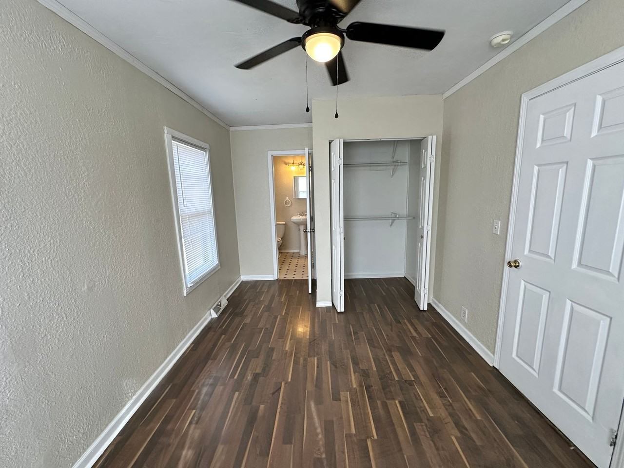 4613 Ne 46th St - Photo 7 of 12