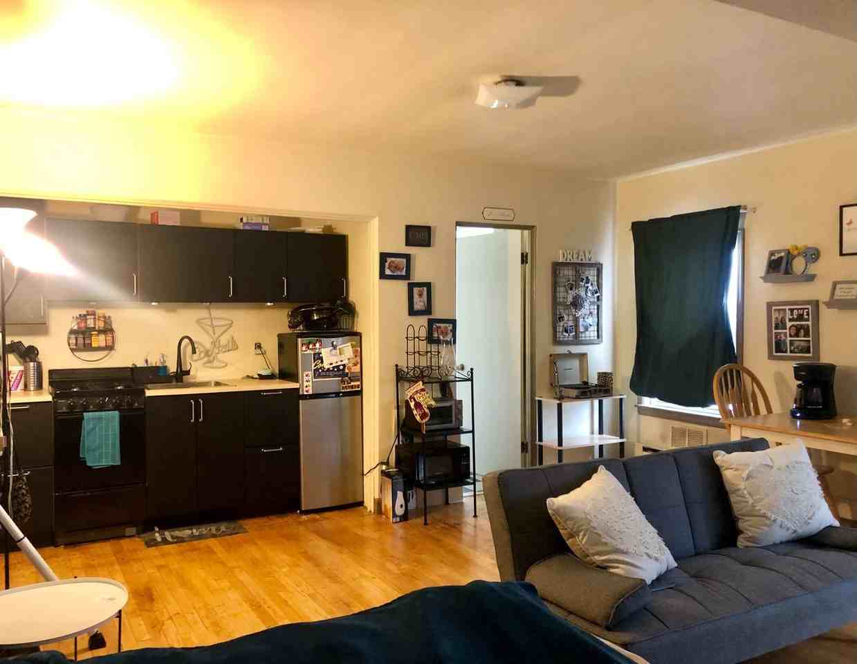 1645 N Franklin Pl - Photo 4 of 7