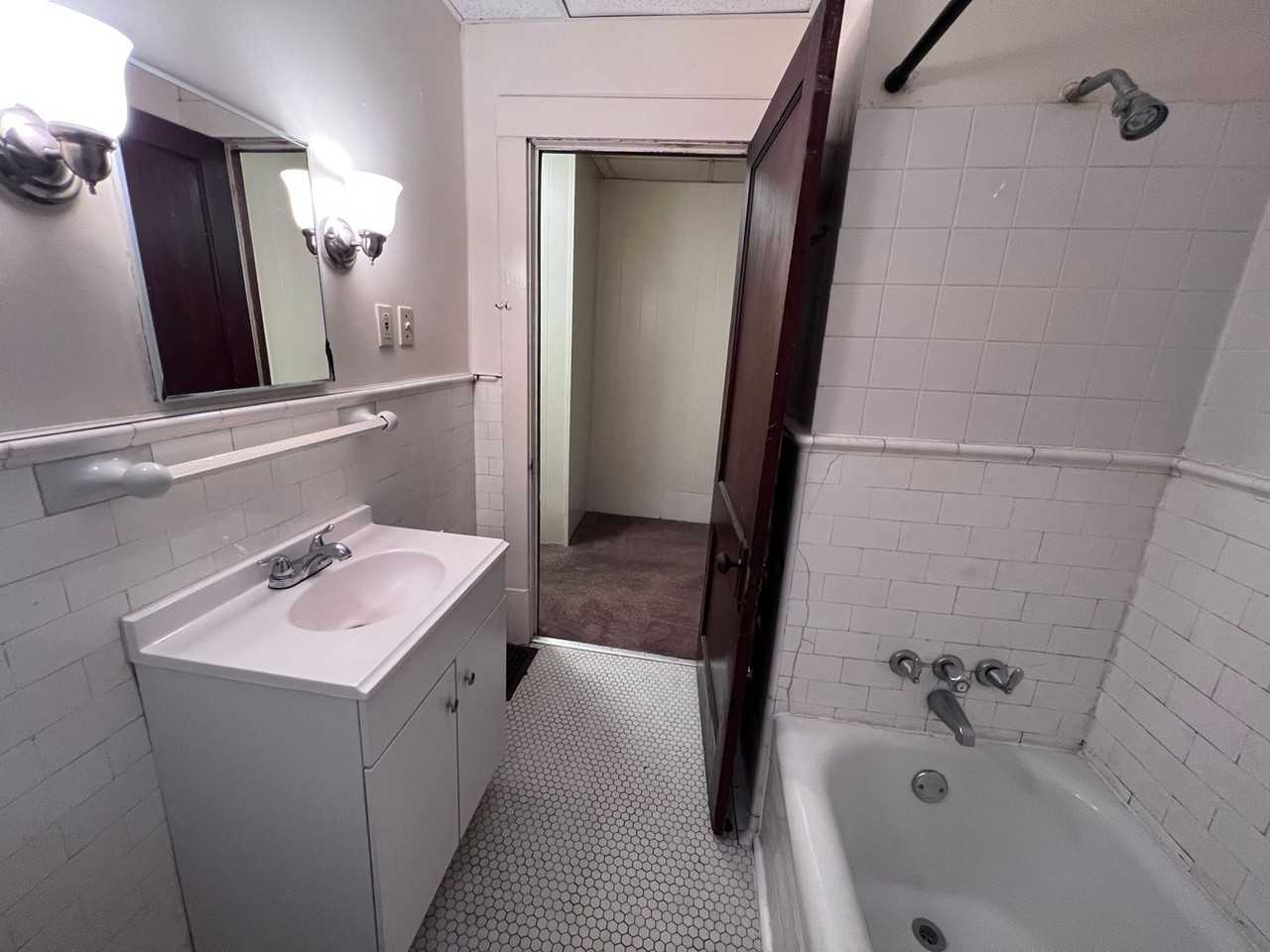 323 Mckinley St - Photo 3 of 16