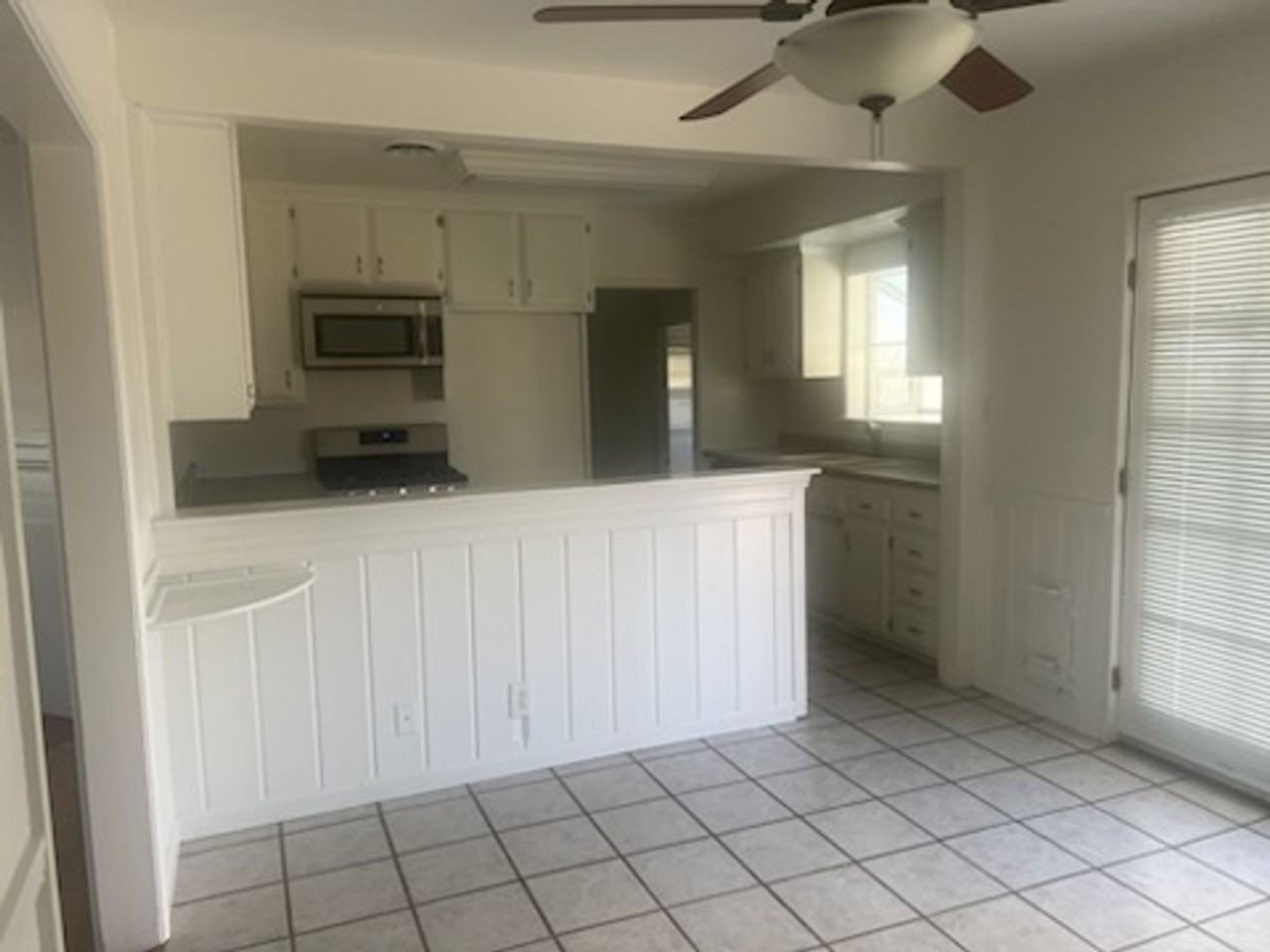 307 Acacia Ave - Photo 3 of 9