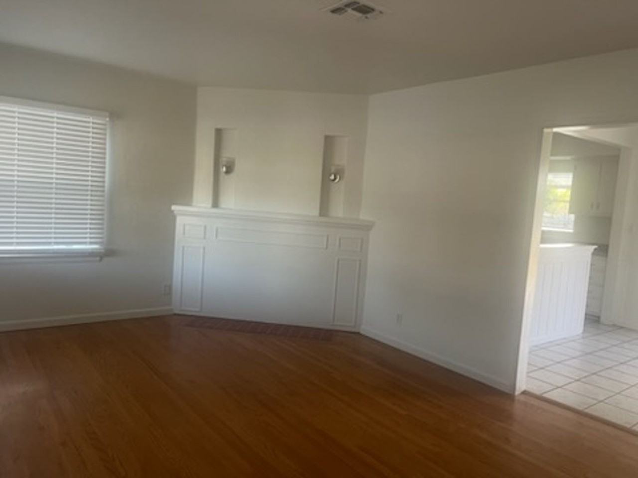 307 Acacia Ave - Photo 2 of 9