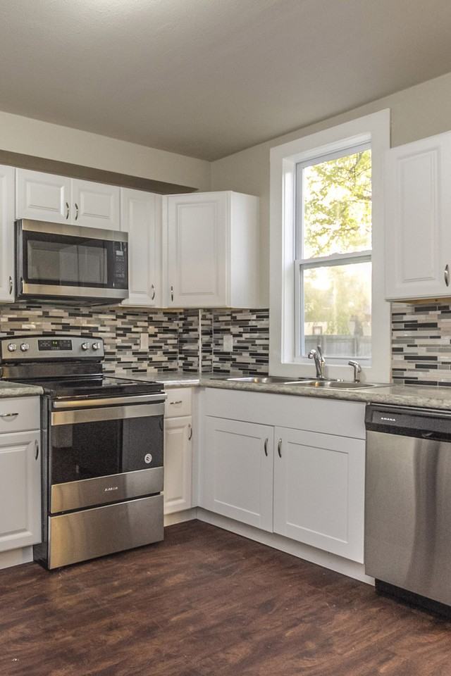 1310 23rd St - Photo 3 of 18