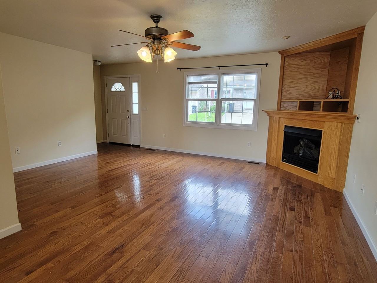 134 Donna Ave - Photo 4 of 24