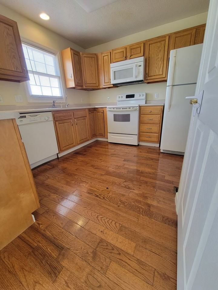 134 Donna Ave - Photo 7 of 24