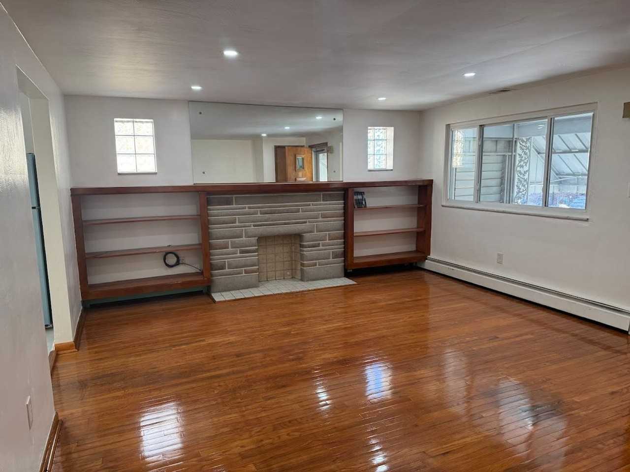 1641 Jancey St - Photo 5 of 36