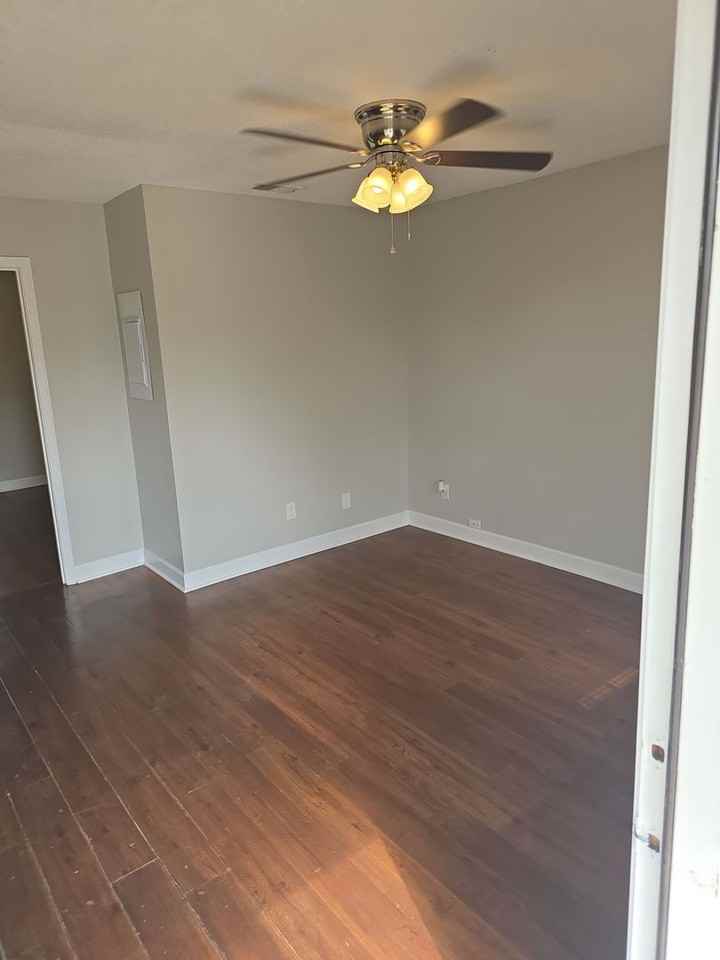 1026 Orangeburg Dr Apt A - Photo 3 of 12