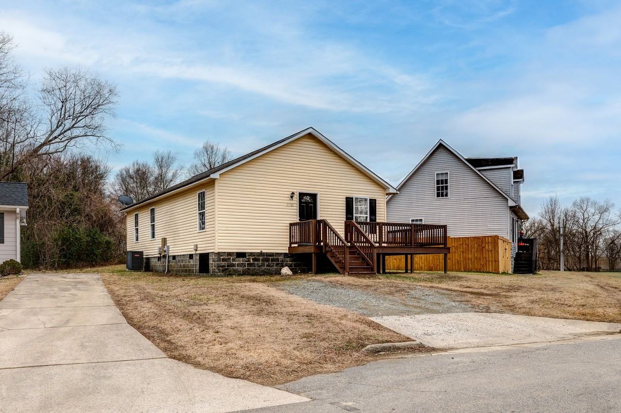 3525 Riverside Dr - Photo 2 of 32