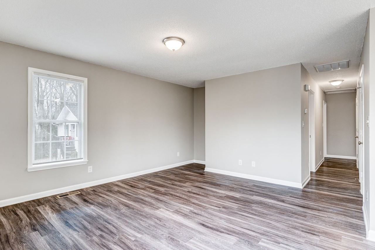 3525 Riverside Dr - Photo 3 of 32