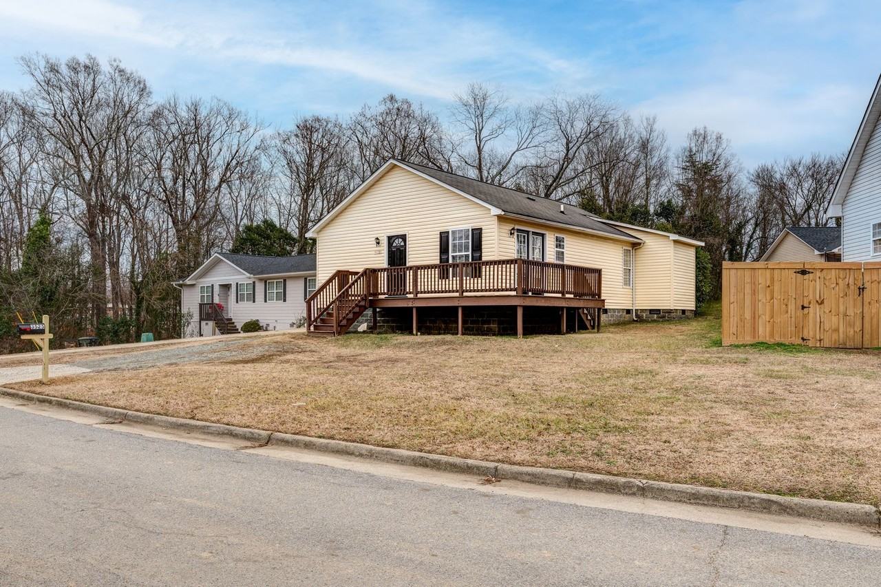 3525 Riverside Dr - Photo 5 of 32
