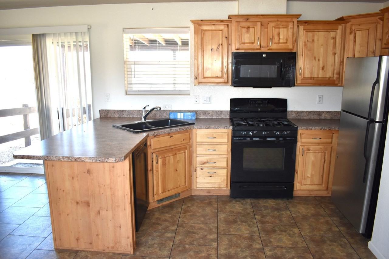 404 W Highway 82 - Photo 2 of 14